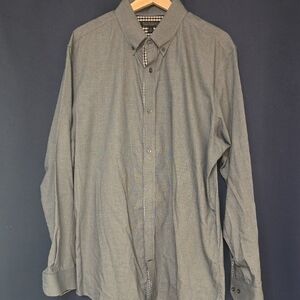 Banana Republic Men's Button-Down Dress Shirt in Black & White